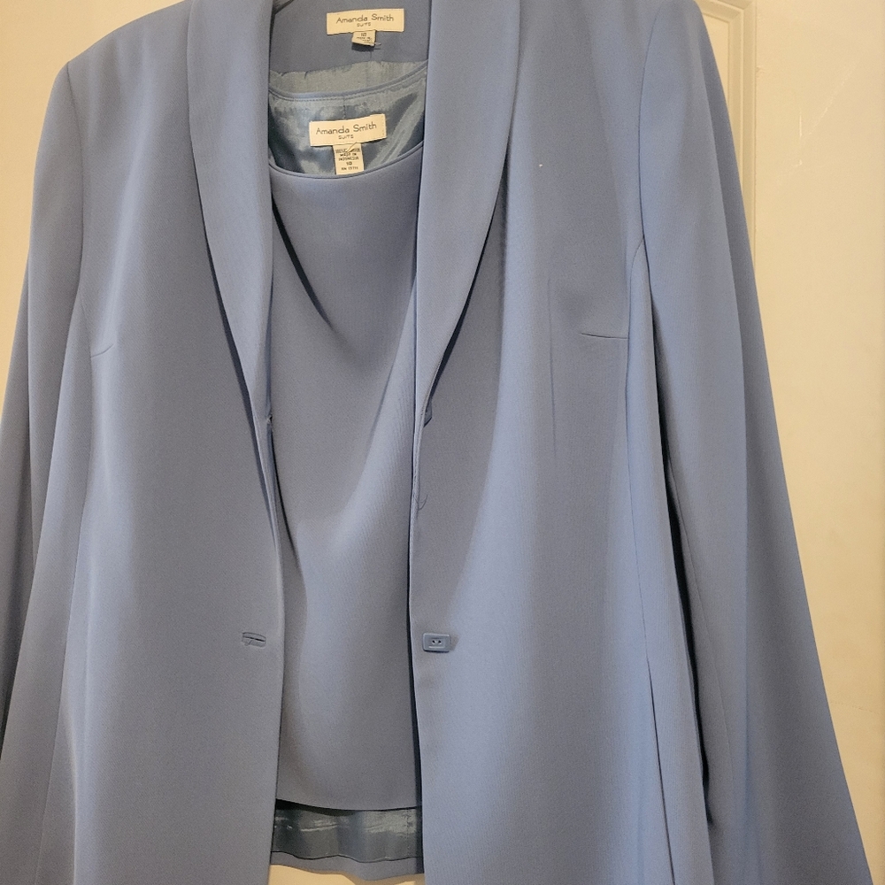 Amanda Smith suit